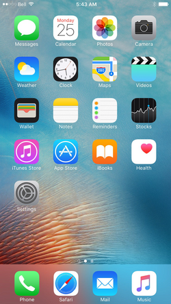 IOS 9 Homescreen iPhone 6 Plus.png