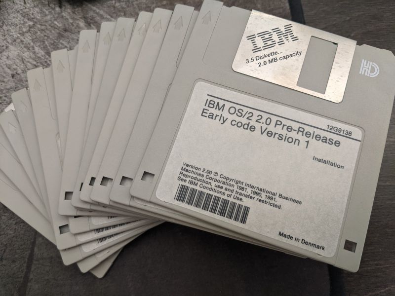 File:OS2-6.149-FloppyDisks.jpg