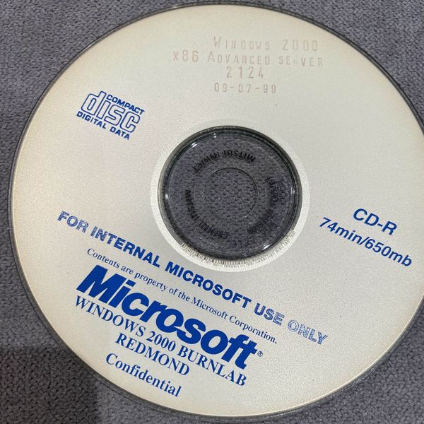 File:Windows2000-5.0.2124.1-CD.jpg