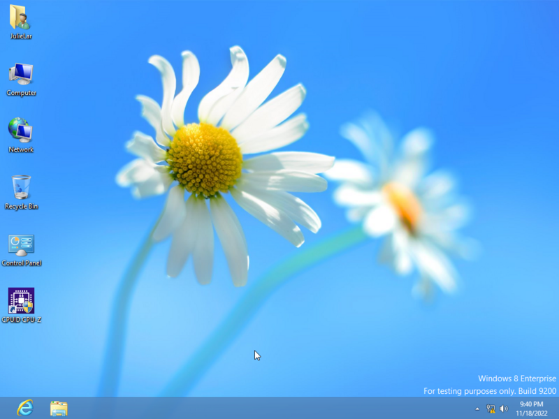 File:Windows8-6.2.9200.16456-Desktop.png