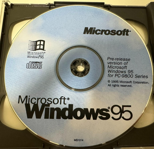 File:Windows95-950r4-CD.png