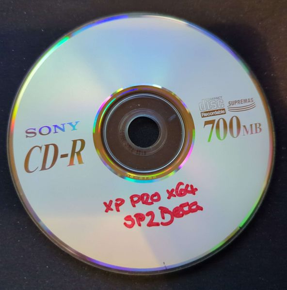File:WindowsXPx64-5.2.3790.2725-CD.jpg