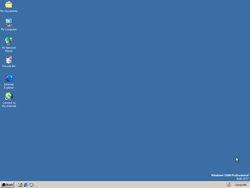 File:Windows-2000-5.0.2072.1-Desktop.png