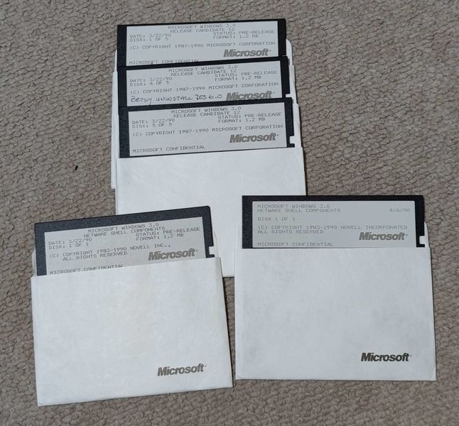 File:Windows3.0-RC12-Floppies+NetwareApril1990.jpg